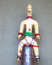 Load image into Gallery viewer, Mabi&#39;s Men - Handcarved Beaded Doorbells
