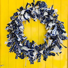 Load image into Gallery viewer, Holiday Chitenge Wreaths
